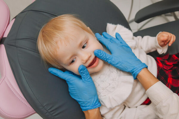 Çocuklar İçin Doğru Diş Fırçası ve Macun Seçimi